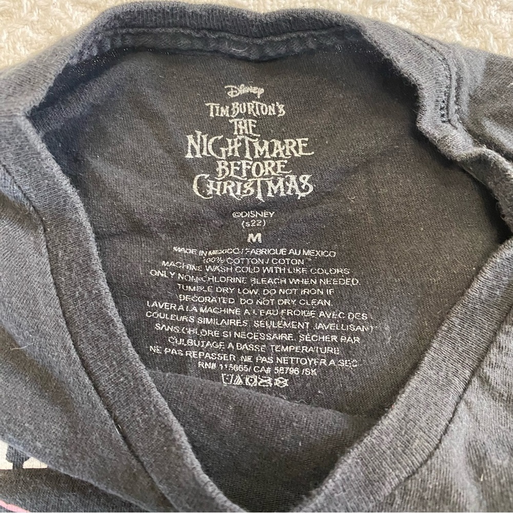 🍓Nightmare Before Christmas Graphic Tee (M) - Picture 2 of 6